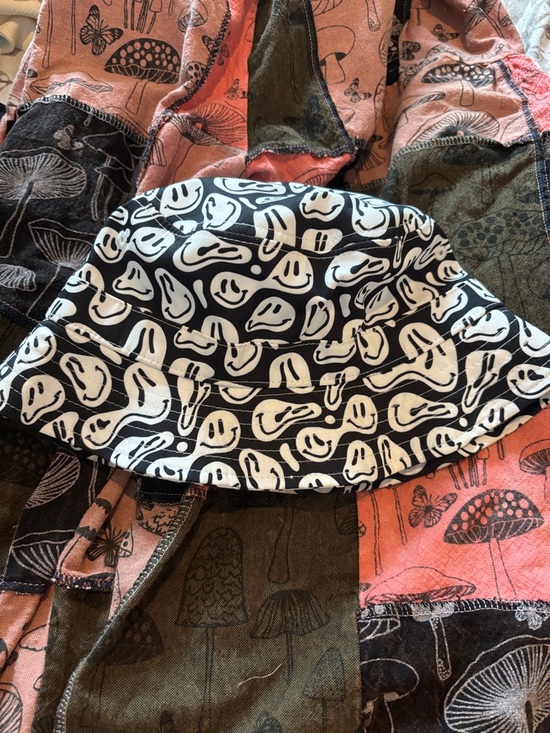 Other - Black and White Smiley Pattern Bucket Hat